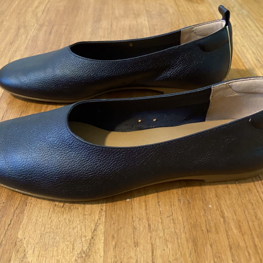 Barely worn Everlane Italian Leather Day Glove! Like (almost) new.